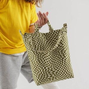 Baggu Duck Bag in Moss Trippy Checker